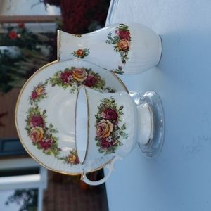 Elizabethan English Garden Tea set